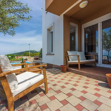 アパート Deni ツリクヴェニツァ