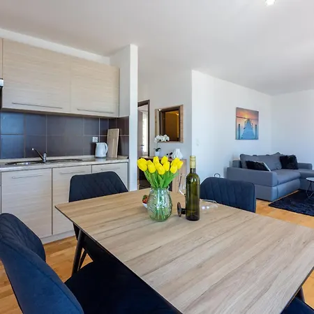 Deni Διαμέρισμα *